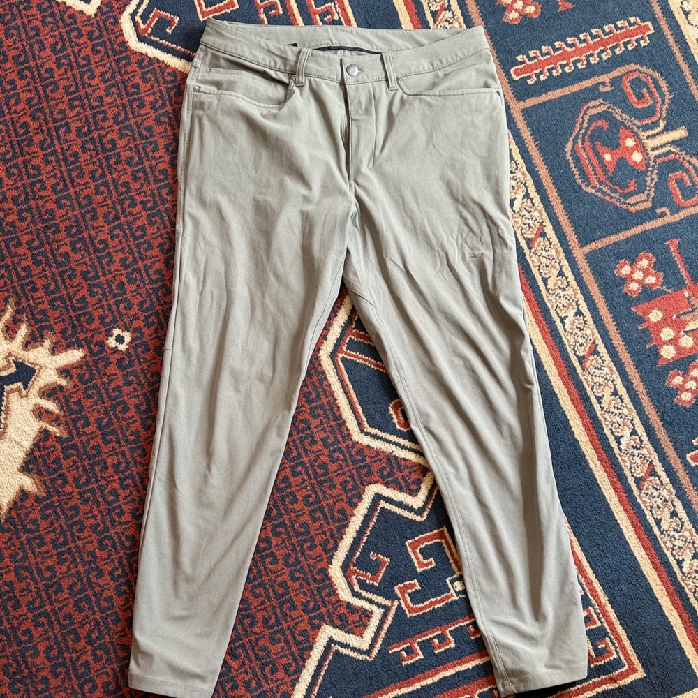 lululemon athletica Men's Chino Pants in Light Olive